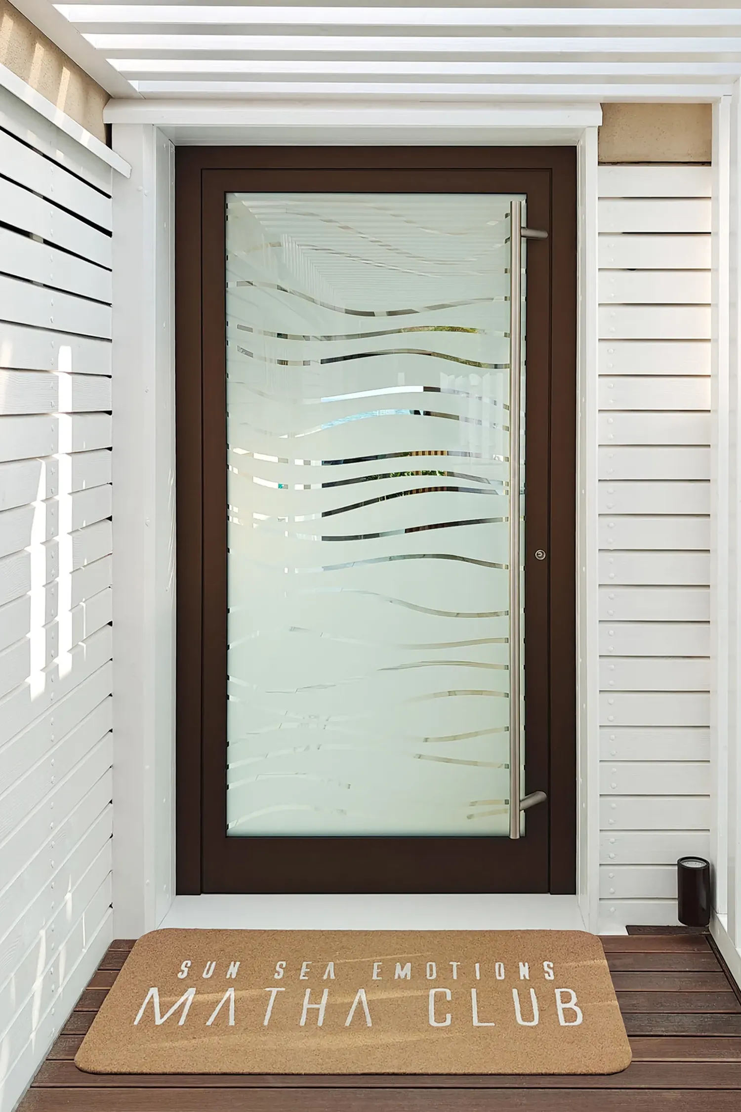 Portoncino in Alluminio Ponzio WS65THI – Finitura Ossidata Velvet Portoncino d'ingresso in alluminio Ponzio WS65THI finitura Ossidata Velvet con maniglione inox 316L e vetro lavorato per ristorante sul mare Matha Club Sperlonga